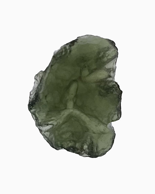 Moldavita en bruto 4,23 g, vista frontal en macro, textura natural, pieza única auténtica