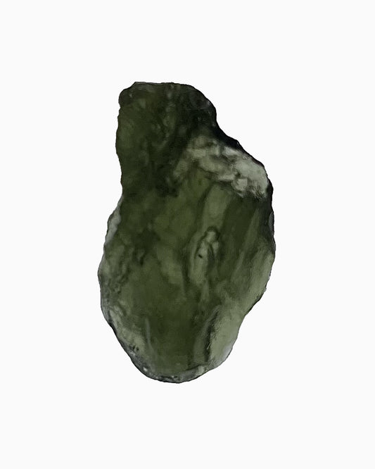 Moldavita en bruto 4,42 g, vista frontal en macro, textura natural, pieza única auténtica