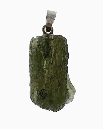 Colgante moldavita 2,28 g, vista frontal en macro, piedra natural engarzada, pieza única auténtica