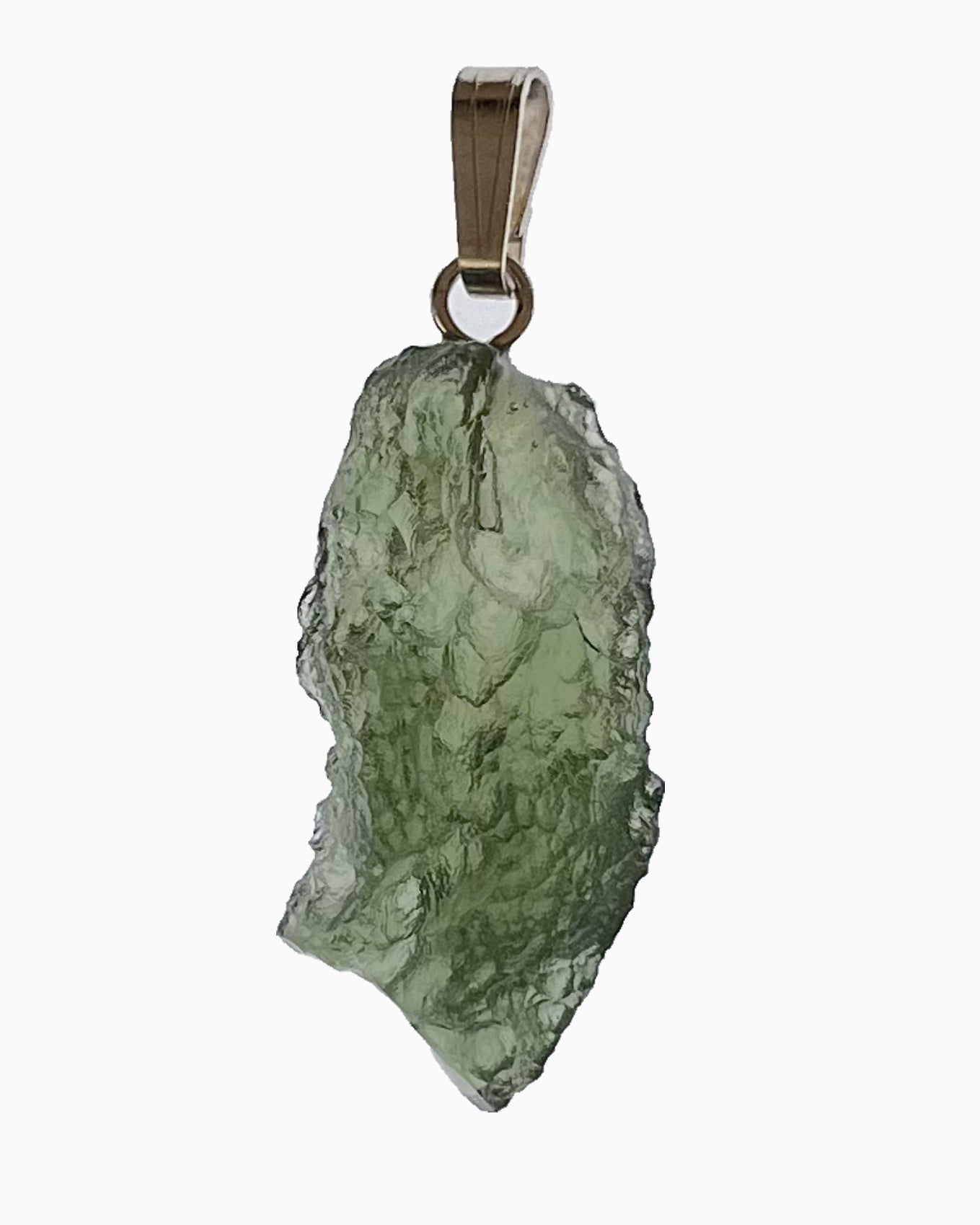 Colgante moldavita 2,39 g, vista frontal en macro, piedra natural engarzada, pieza única auténtica