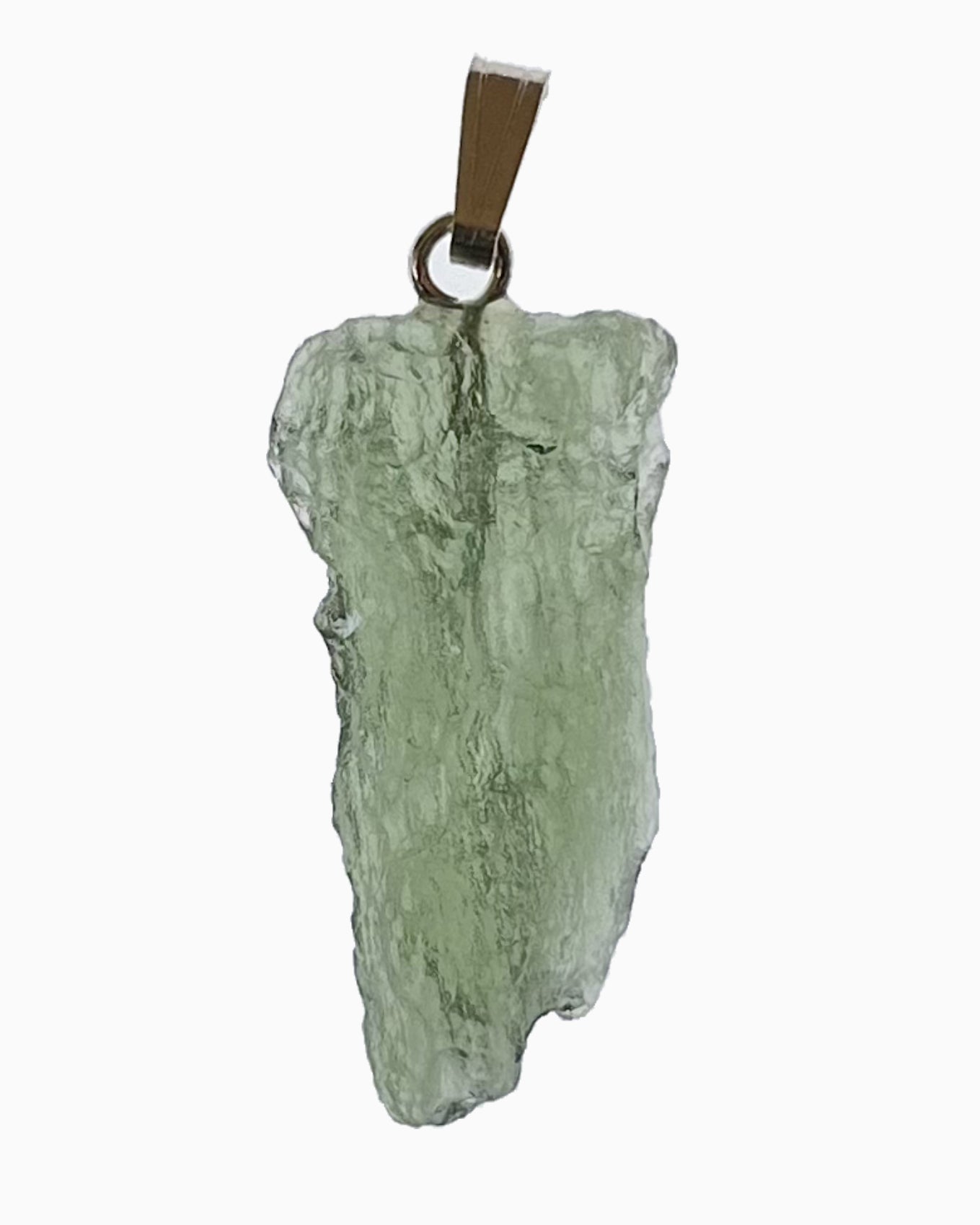 Colgante moldavita 2,62 g, vista frontal en macro, piedra natural engarzada, pieza única auténtica