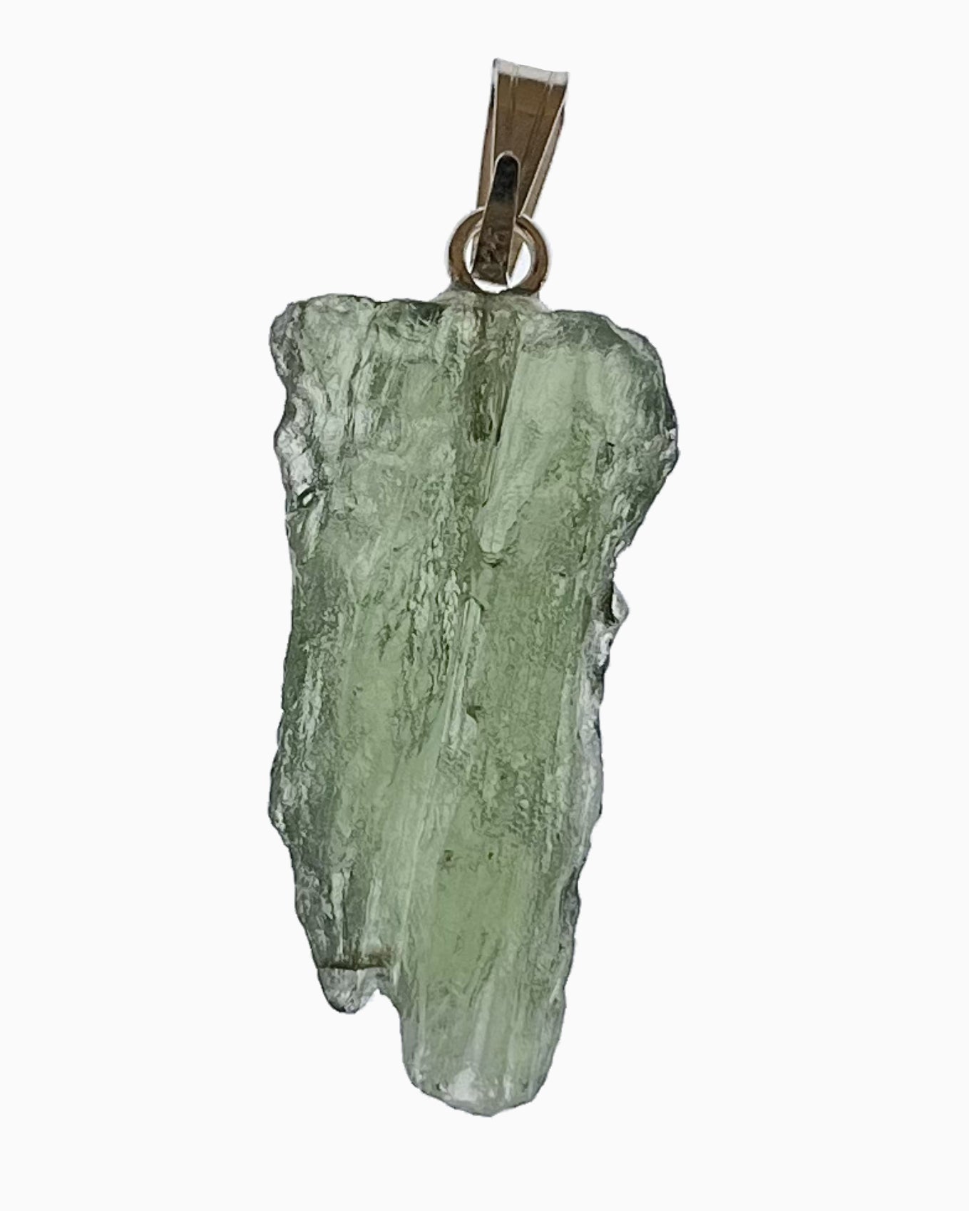 Colgante moldavita 2,62 g, reverso en macro con engarce visible y superficie natural, pieza única