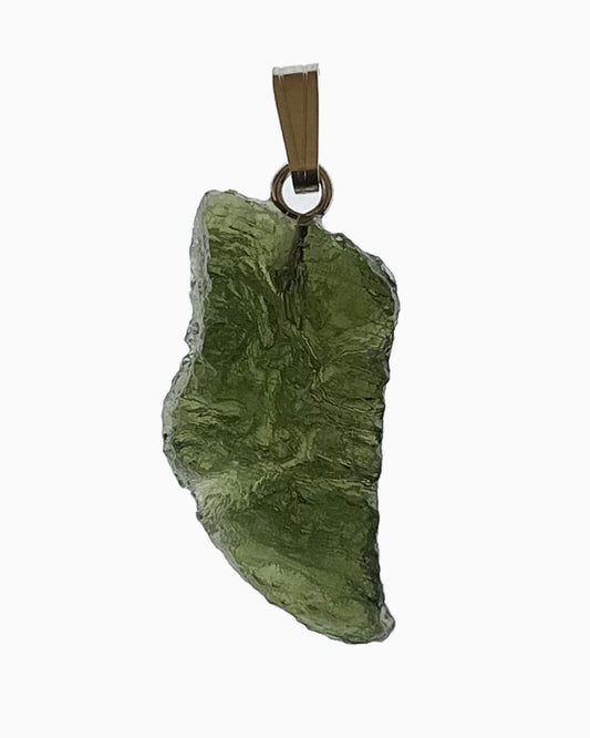 Colgante moldavita 2,71 g, vista frontal en macro, piedra natural engarzada, pieza única auténtica