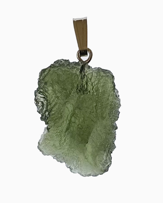 Colgante moldavita 2,80 g, vista frontal en macro, piedra natural engarzada, pieza única auténtica