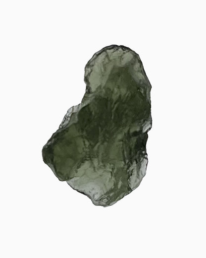 Moldavita en bruto 2,94 g, vista frontal en macro, textura natural, pieza única auténtica