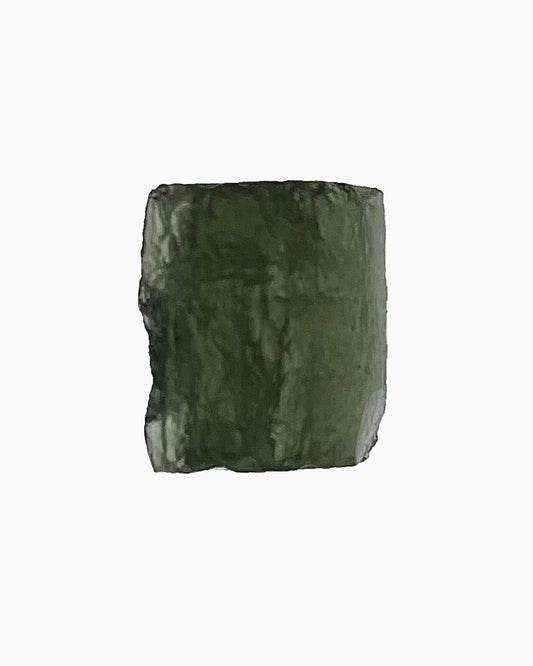 Moldavita en bruto 3,09 g, vista frontal en macro, textura natural, pieza única auténtica