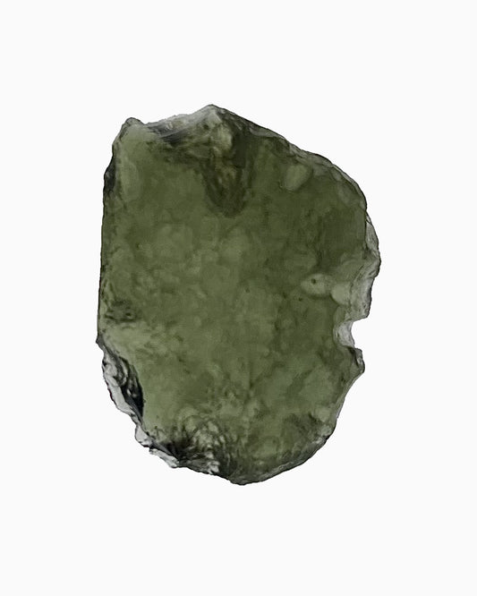 Macro frontal: Moldavita en bruto 5,64 g, vista frontal en macro, textura natural, pieza única auténtica